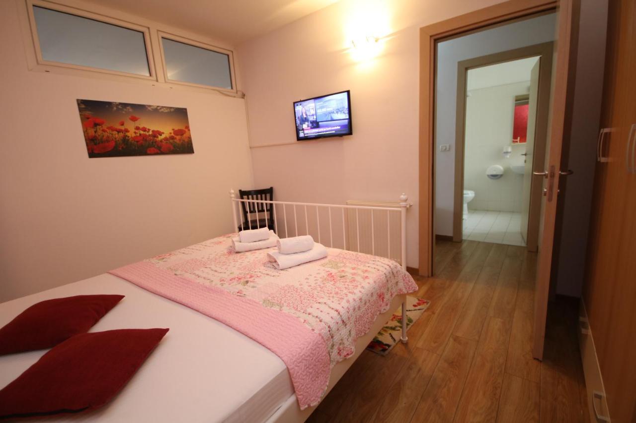 Flowers Apartments Тимишоара Экстерьер фото